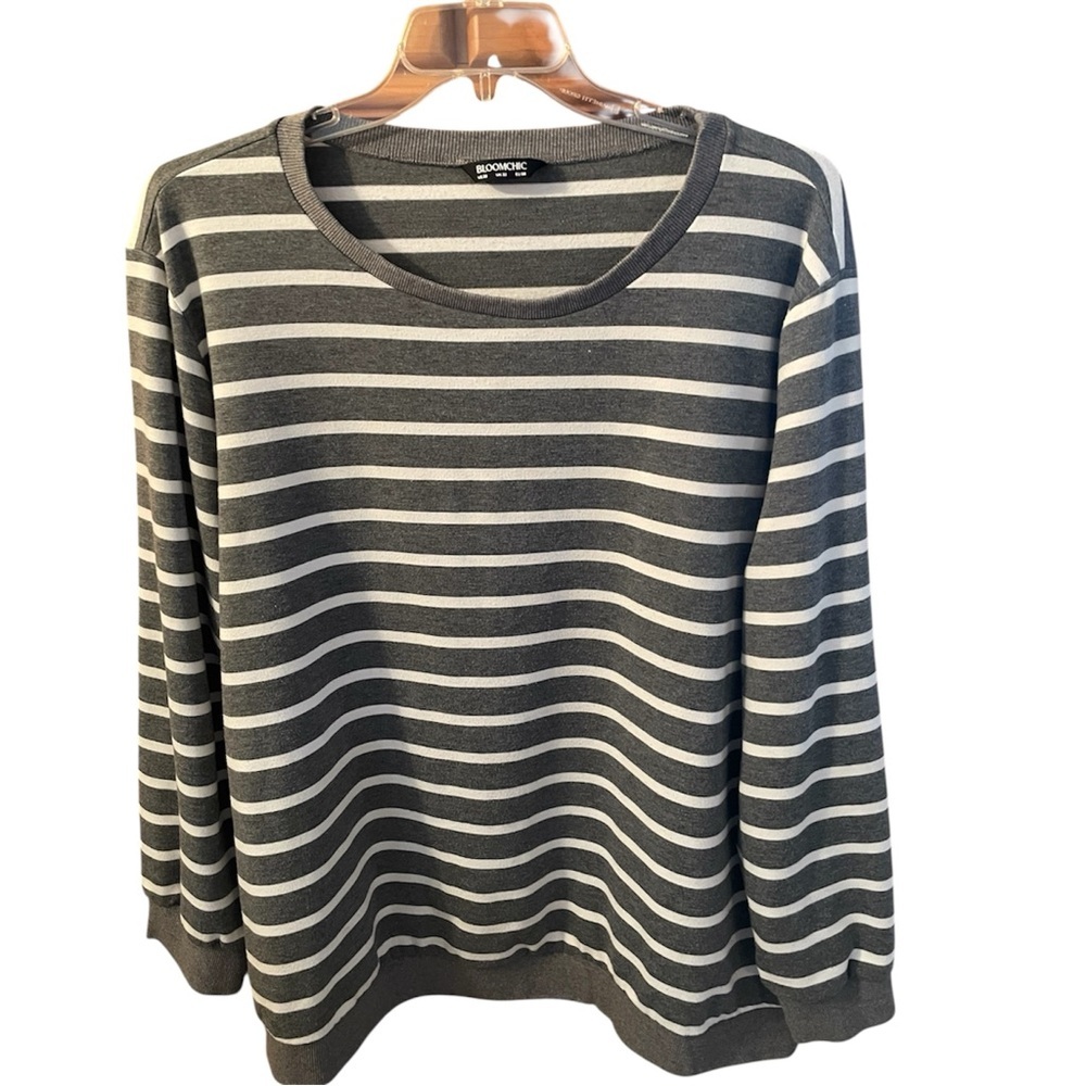 Women’s Gray and White Striped Top Plus 28W